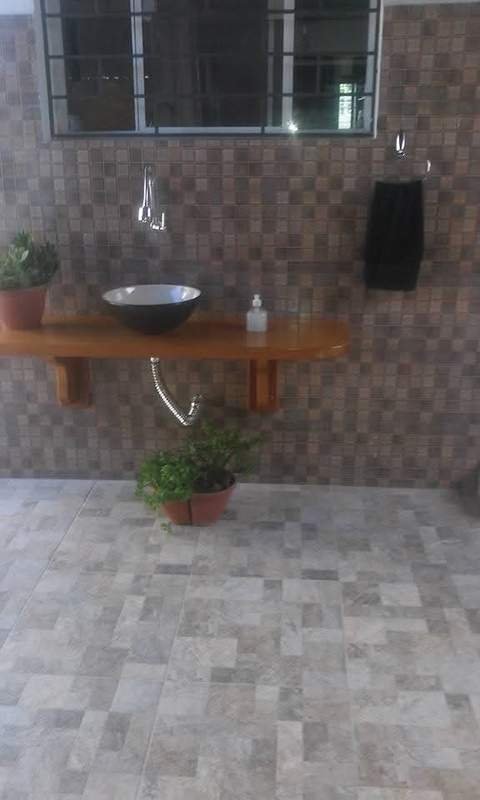 Casa de banho completa com mosaico