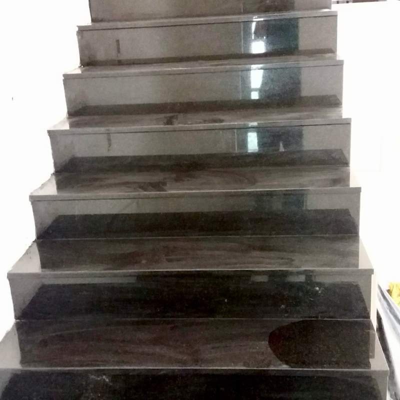 Escada em granito polido